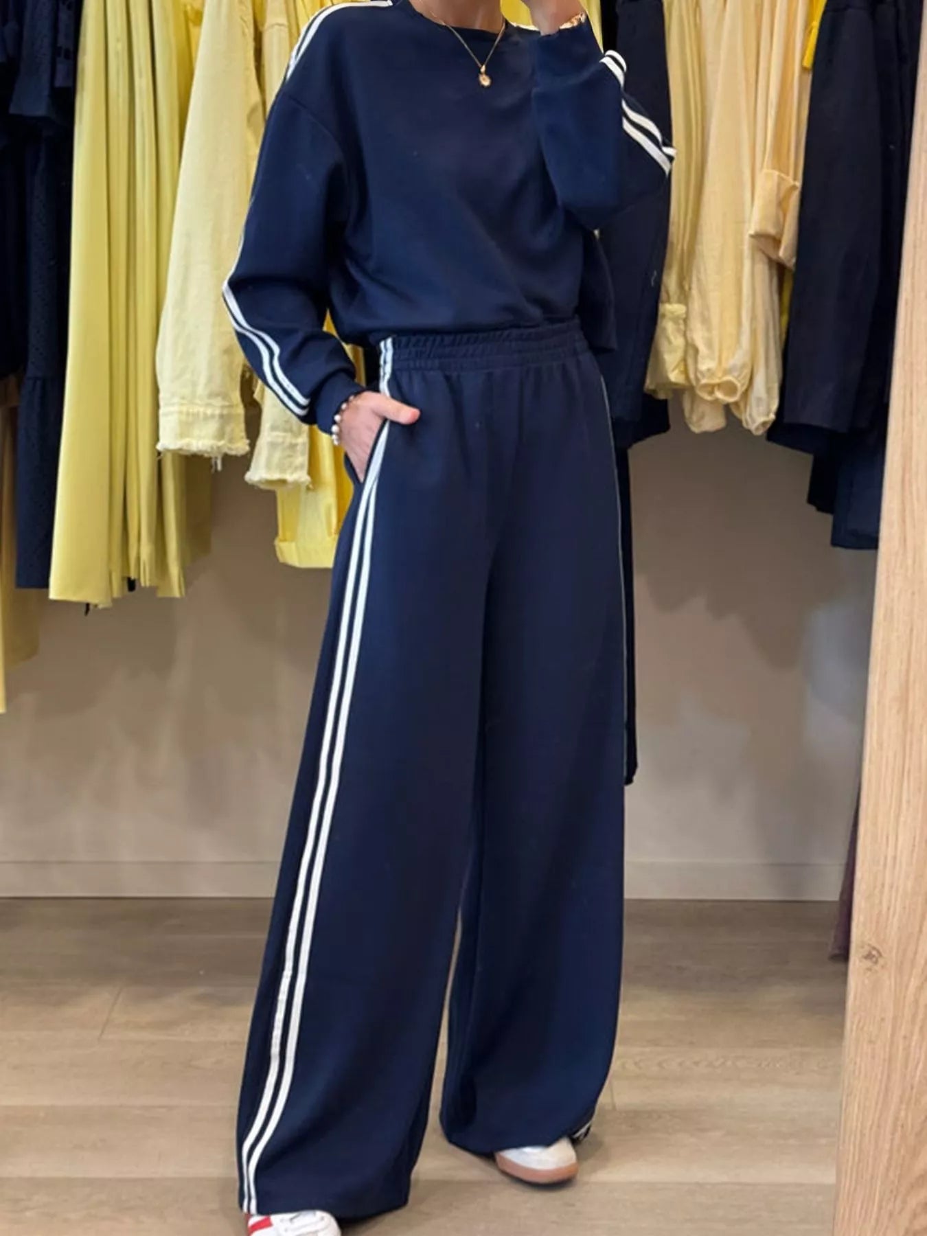 Striped Detail Crewneck Top and Elastic Sweatpants 2pcs Set - PBNJ FASHIONS