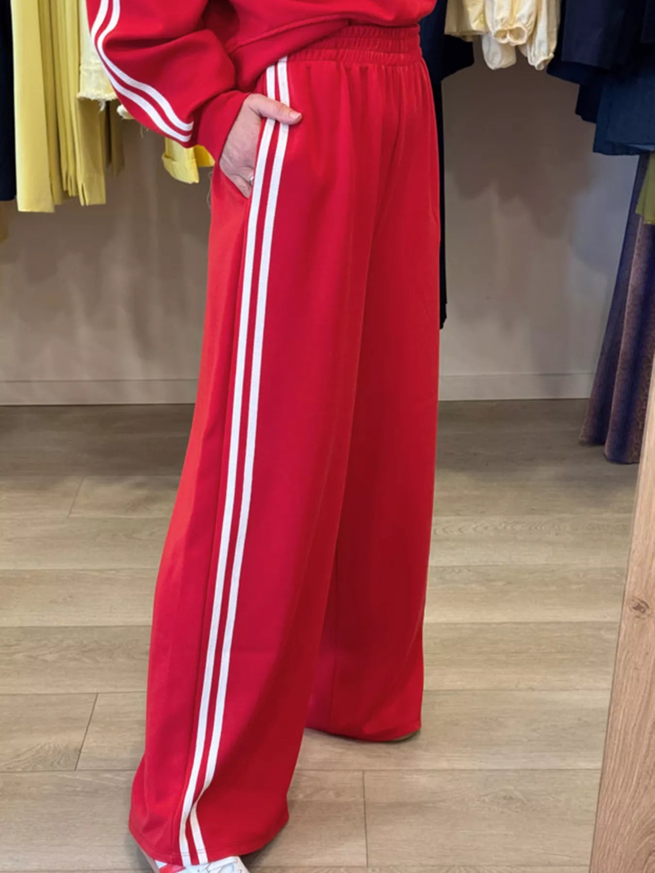 Striped Detail Crewneck Top and Elastic Sweatpants 2pcs Set - PBNJ FASHIONS