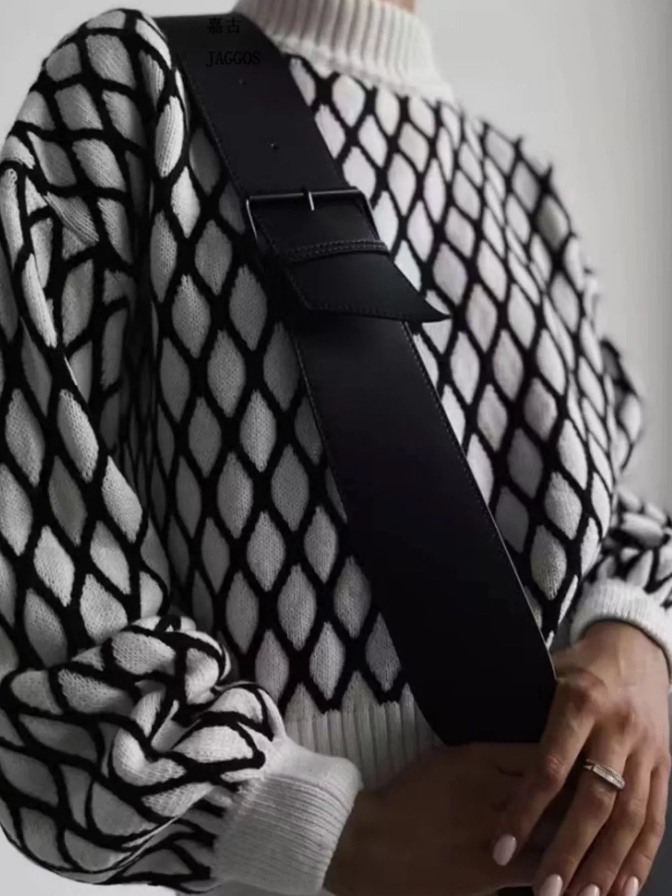 Geometric Pattern Turtleneck Sweater - PBNJ FASHIONS