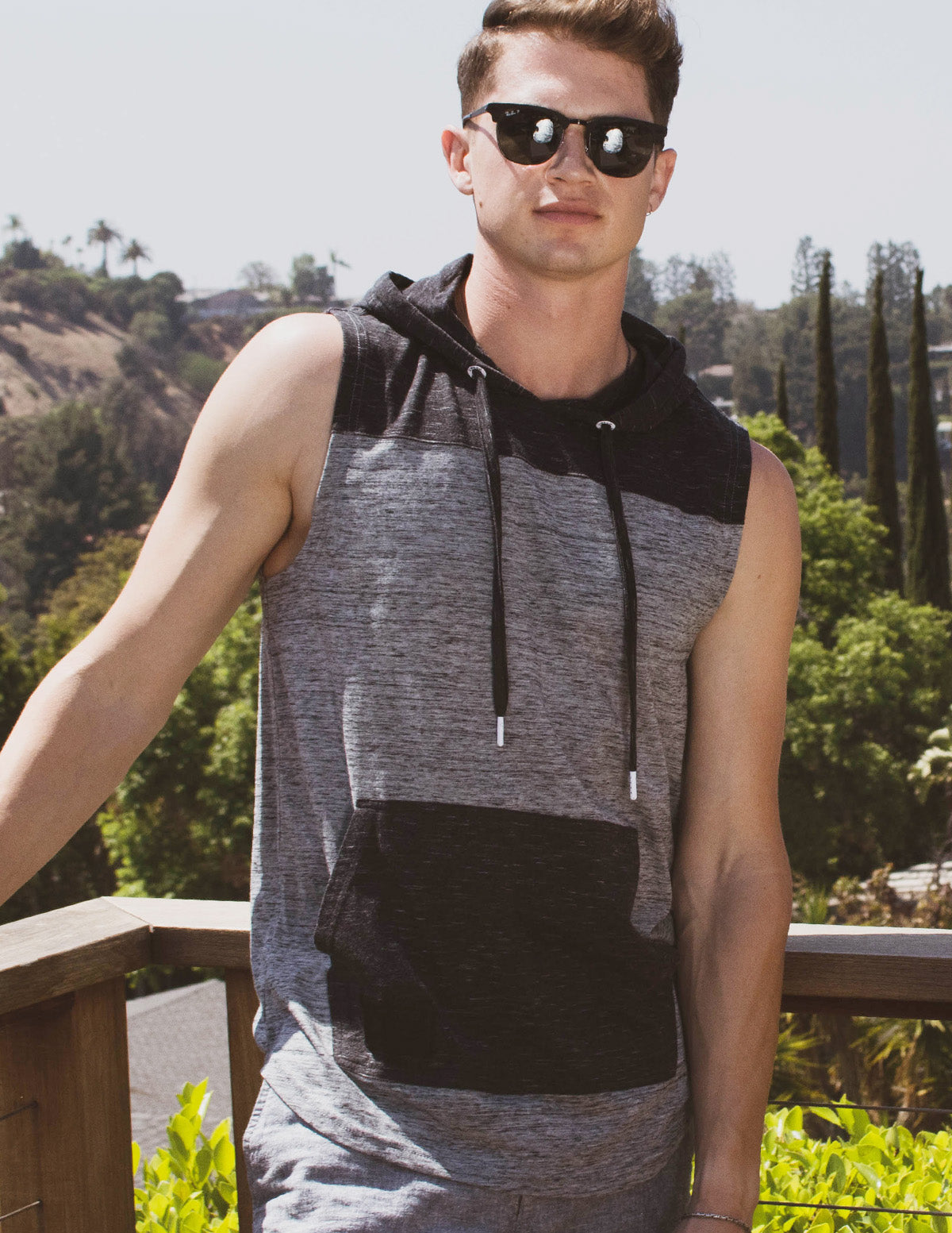 ZIMEGO Men's Color Block Sleeveless Pullover Kangaroo Pocket Workout Hooded Tank - 051-0