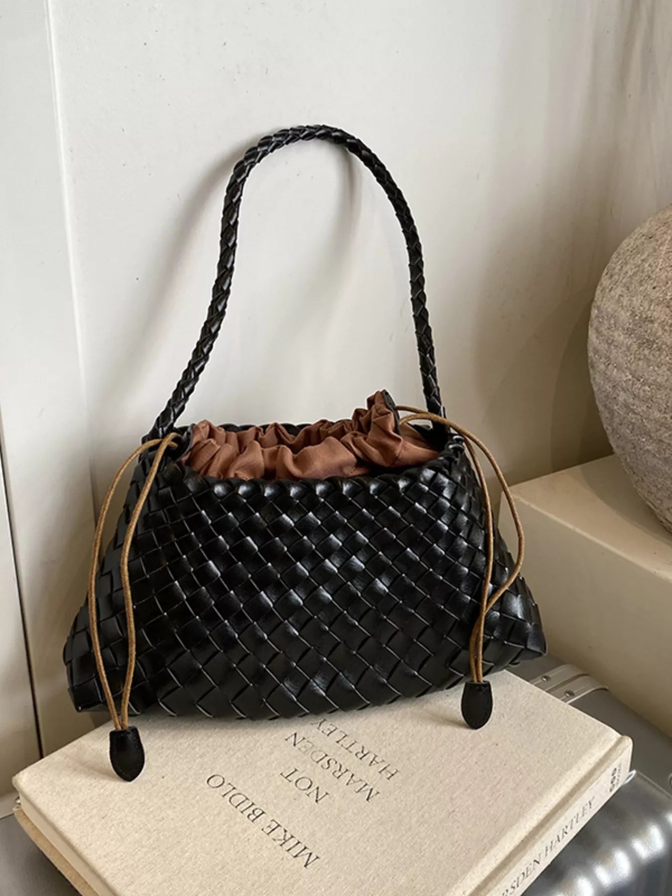 Sleek Stylish Pleather Drawstring Shoulder Bag - Elegant and versatile design - Black-onesize- - PBNJ FASHIONS