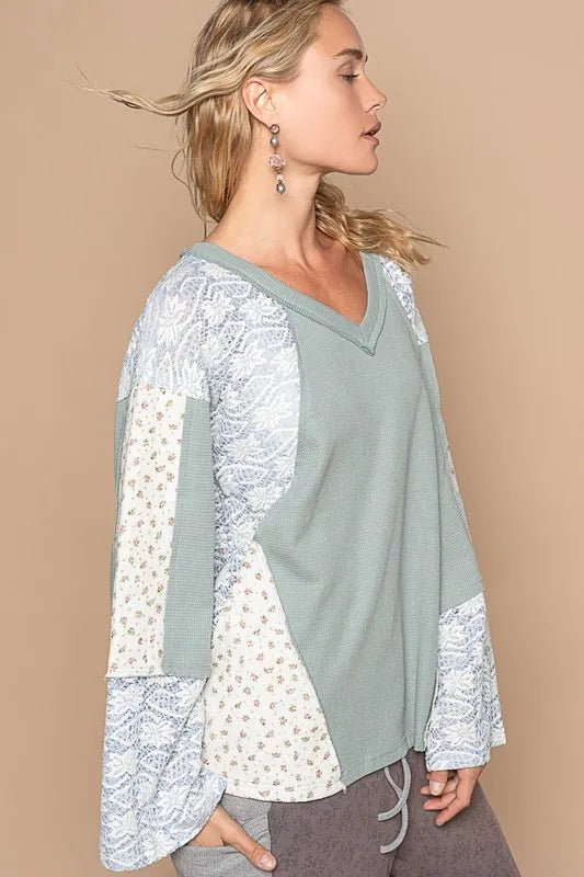 POL Lace Floral Round Neck Knit Top - PBNJ FASHIONS