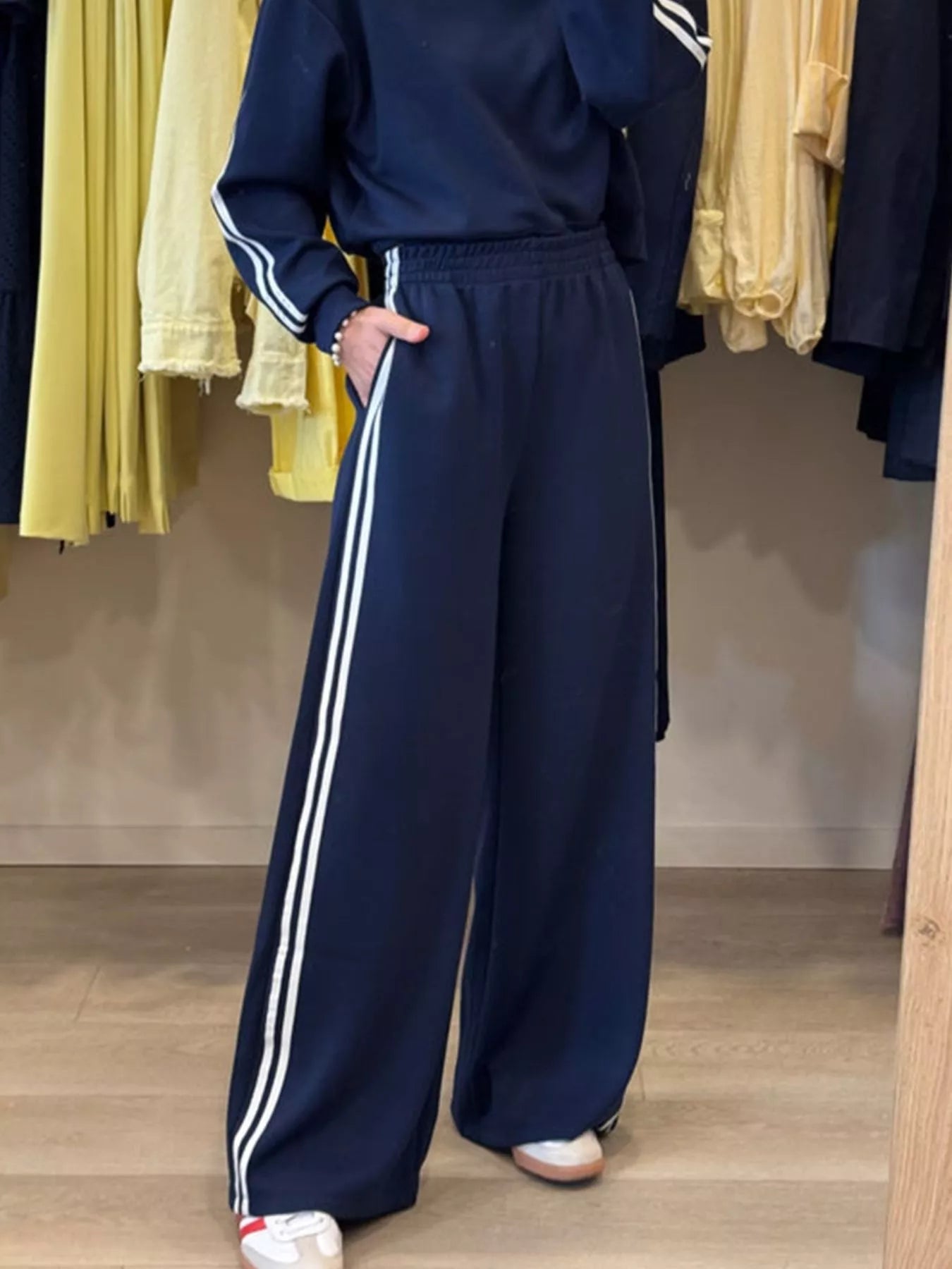 Striped Detail Crewneck Top and Elastic Sweatpants 2pcs Set - PBNJ FASHIONS
