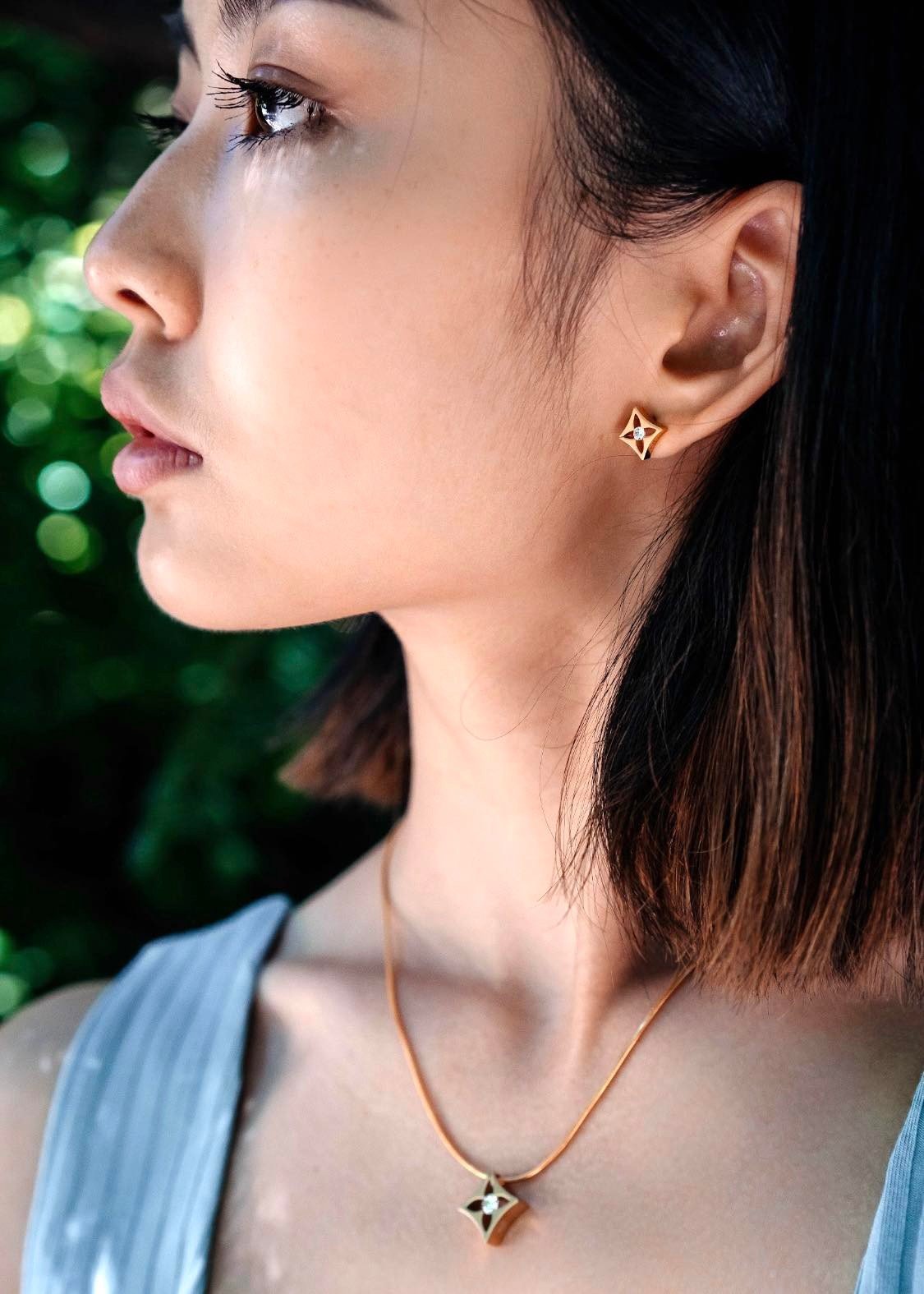 PT138G B.Tiff Gold Floro Pendant - PBNJ FASHIONS